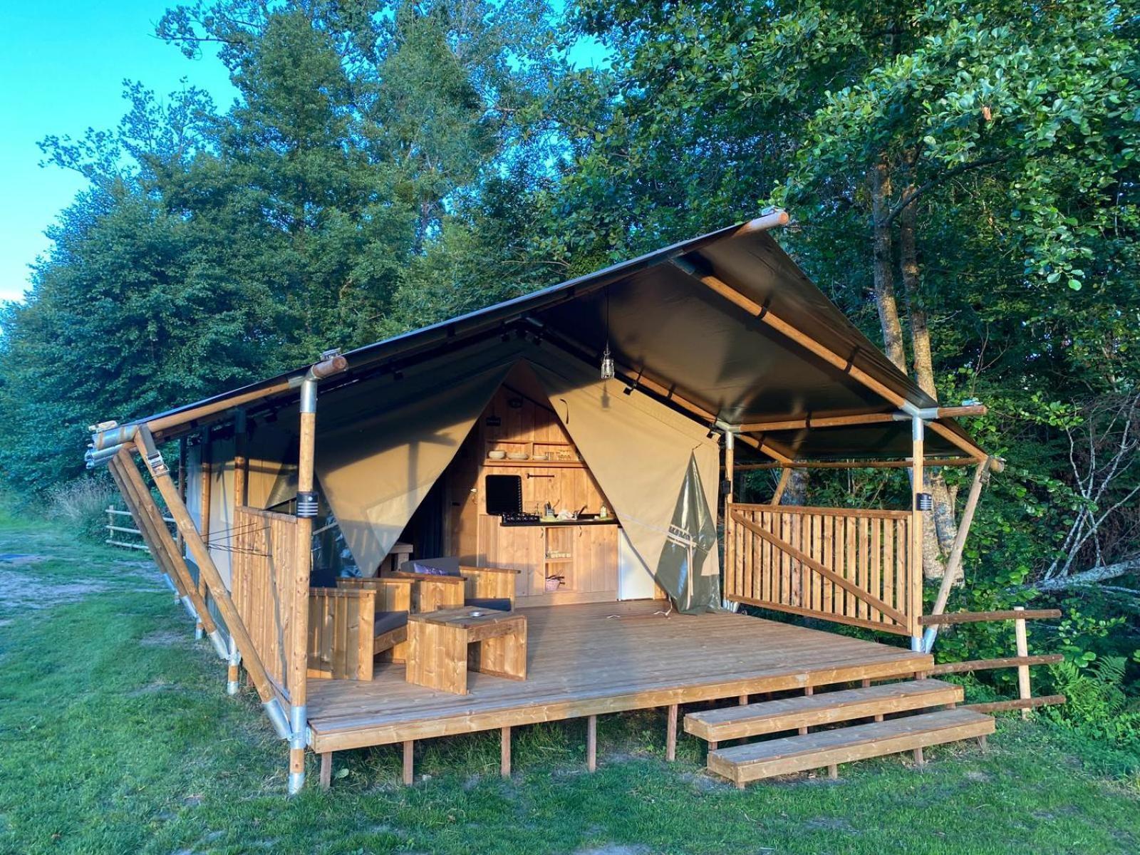 Luxury Safari Tents At Moulin Du Pommier Glamping & Camping Saulgond Exterior foto